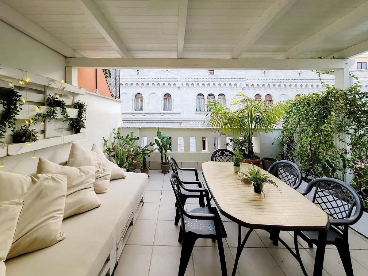 Penthouse In The Heart Of Bari With Terrace Apartment