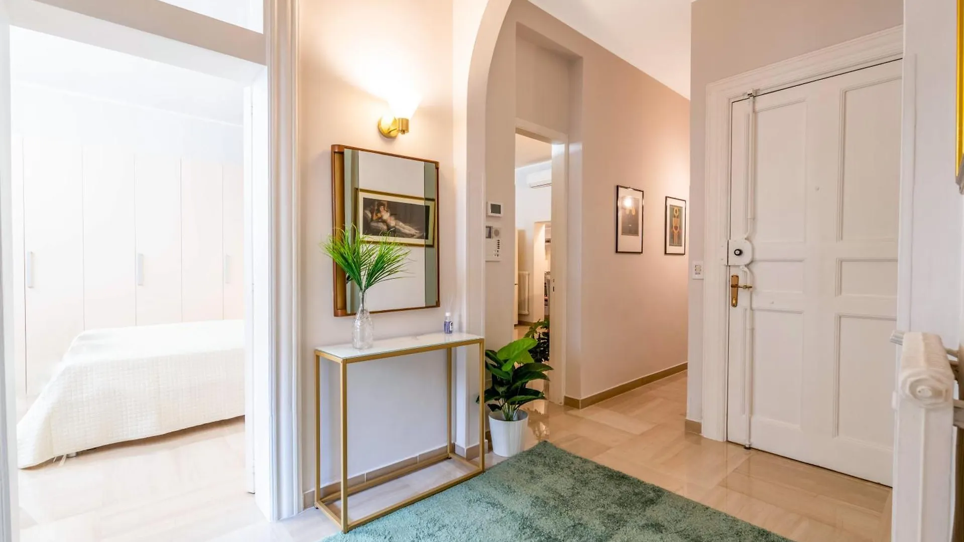 Penthouse In The Heart Of Bari With Terrace公寓 公寓