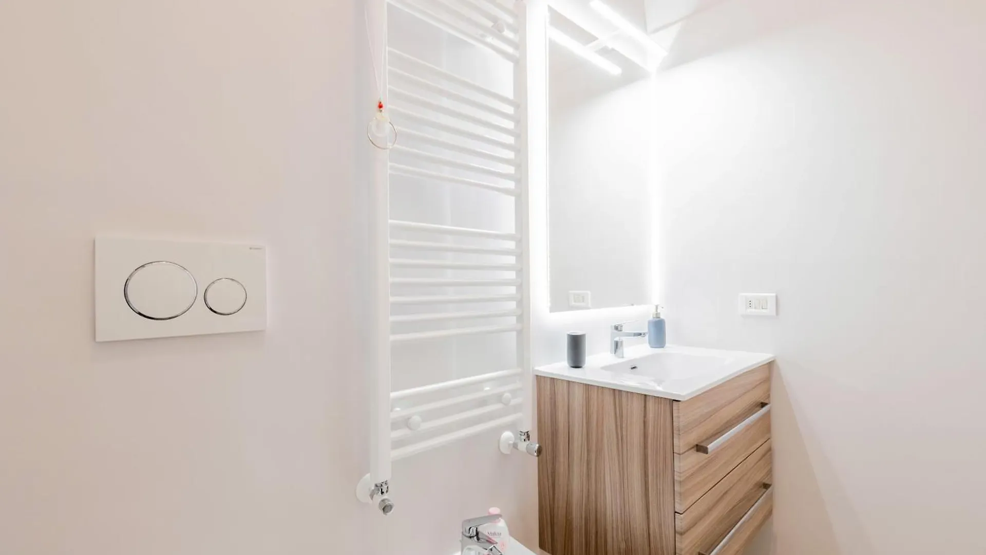 公寓 Penthouse In The Heart Of Bari With Terrace公寓